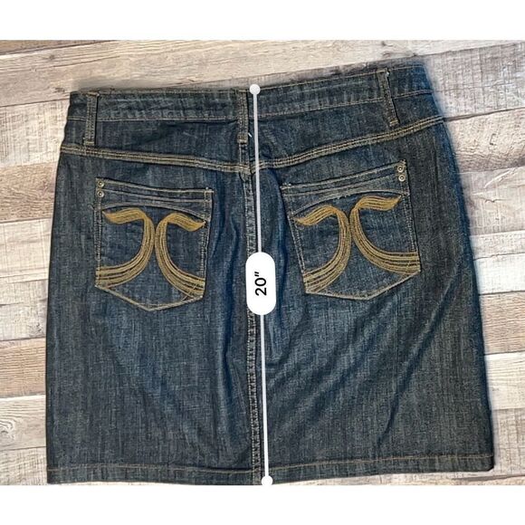 L.A. Blues Dark Wash Embroidered Denim Blue Jean Skirt sz 16‎ - Picture 8 of 9